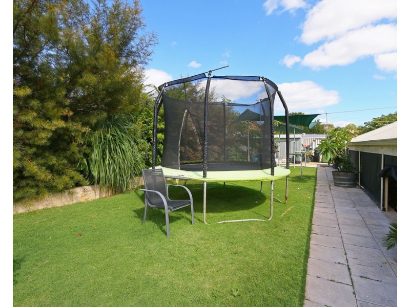 16 Sowden Drive, Samson WA 6163