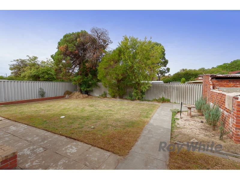 12 Redmond Road, Hamilton Hill WA 6163