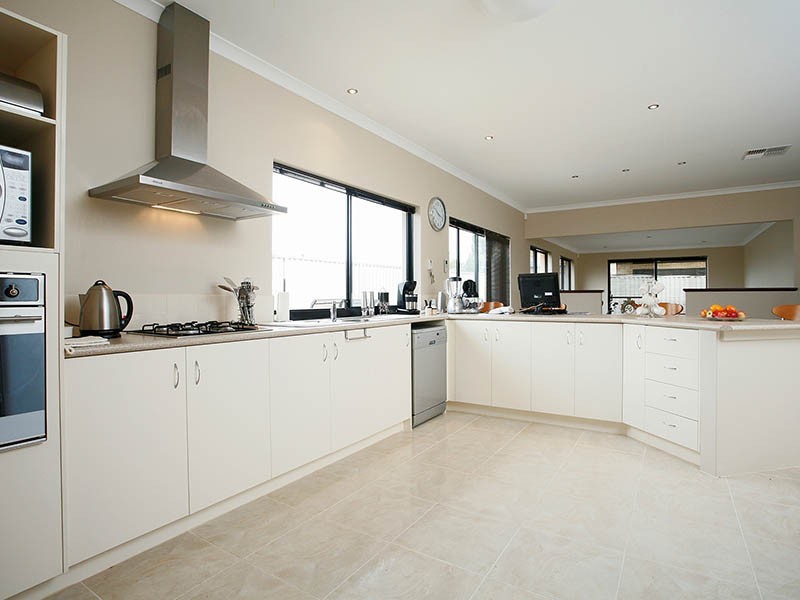 1 Lowell Terrace, Piara Waters WA 6112