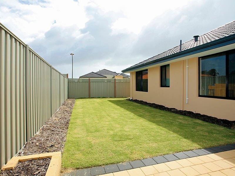 1 Lowell Terrace, Piara Waters WA 6112