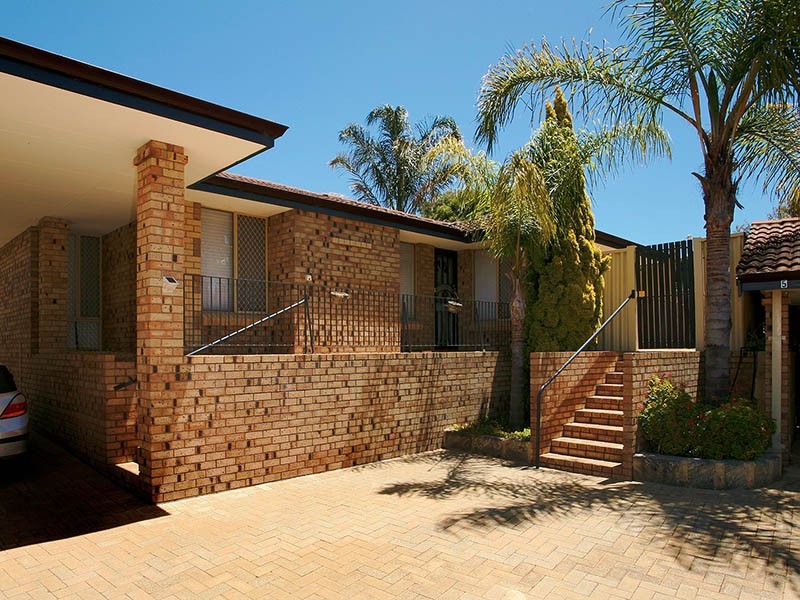 4/15 Moore Gardens, Kardinya WA 6163