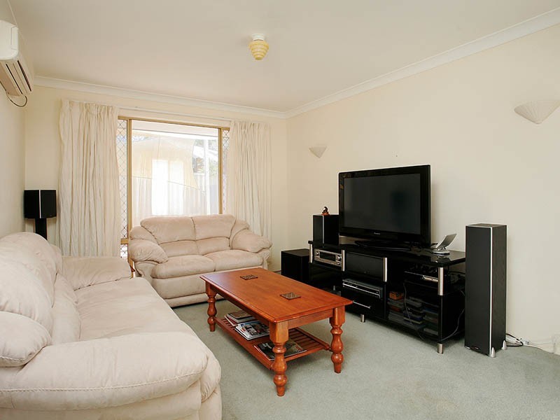 4/15 Moore Gardens, Kardinya WA 6163