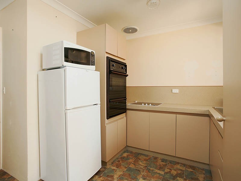 4/15 Moore Gardens, Kardinya WA 6163