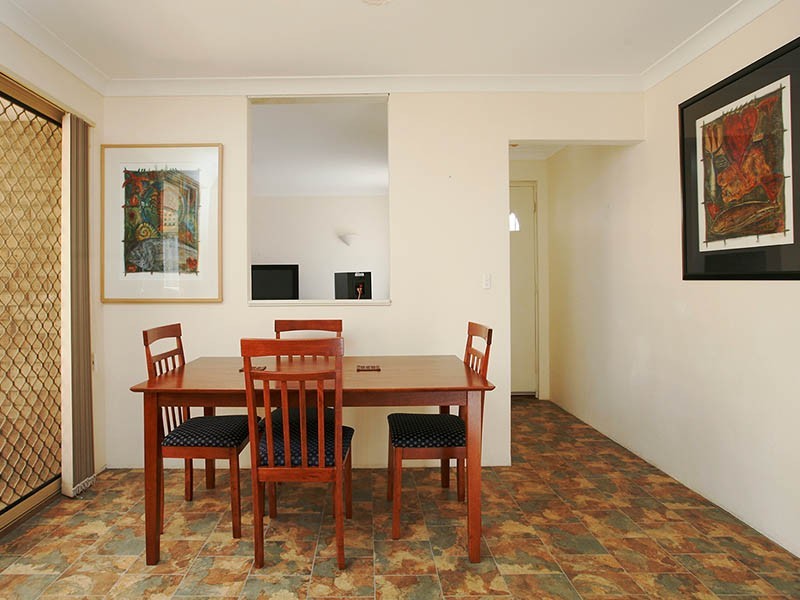 4/15 Moore Gardens, Kardinya WA 6163