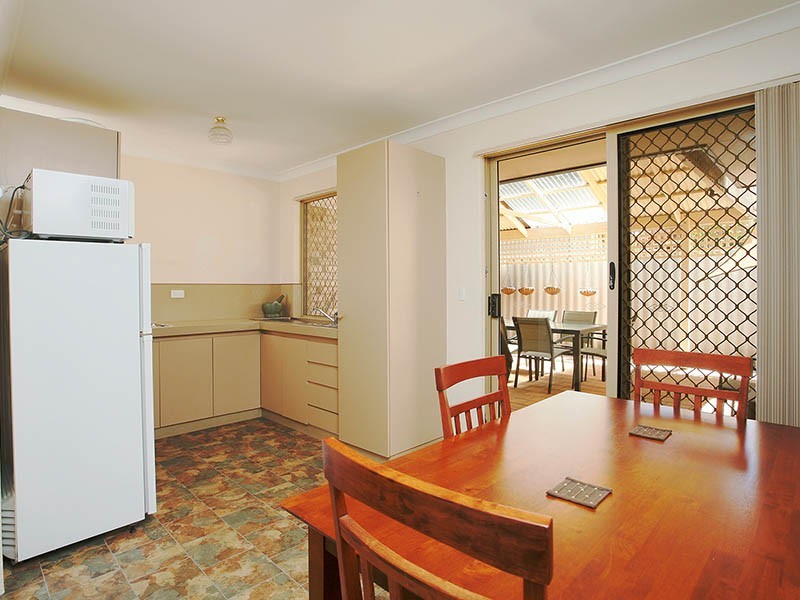 4/15 Moore Gardens, Kardinya WA 6163