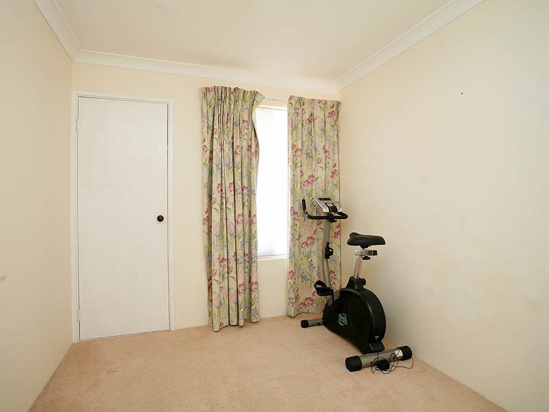 4/15 Moore Gardens, Kardinya WA 6163