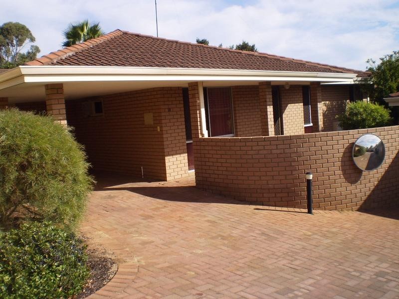 18/6-8 Pinewood Ave, Kardinya WA 6163