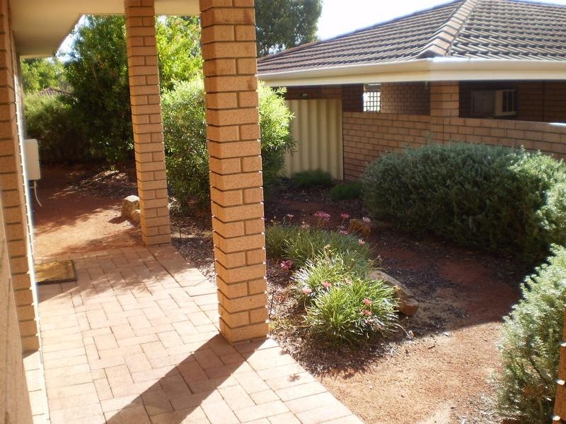 18/6-8 Pinewood Ave, Kardinya WA 6163