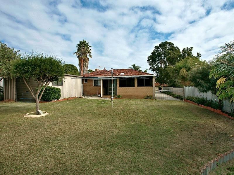 32 Juliet Road, Coolbellup WA 6163