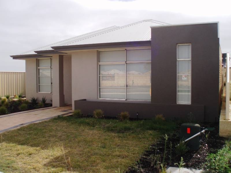 81 Lake Valley Dr, Lakelands WA 6180