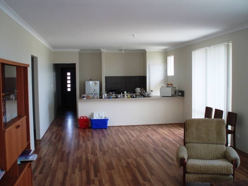 81 Lake Valley Dr, Lakelands WA 6180