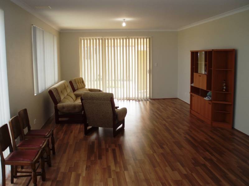 81 Lake Valley Dr, Lakelands WA 6180