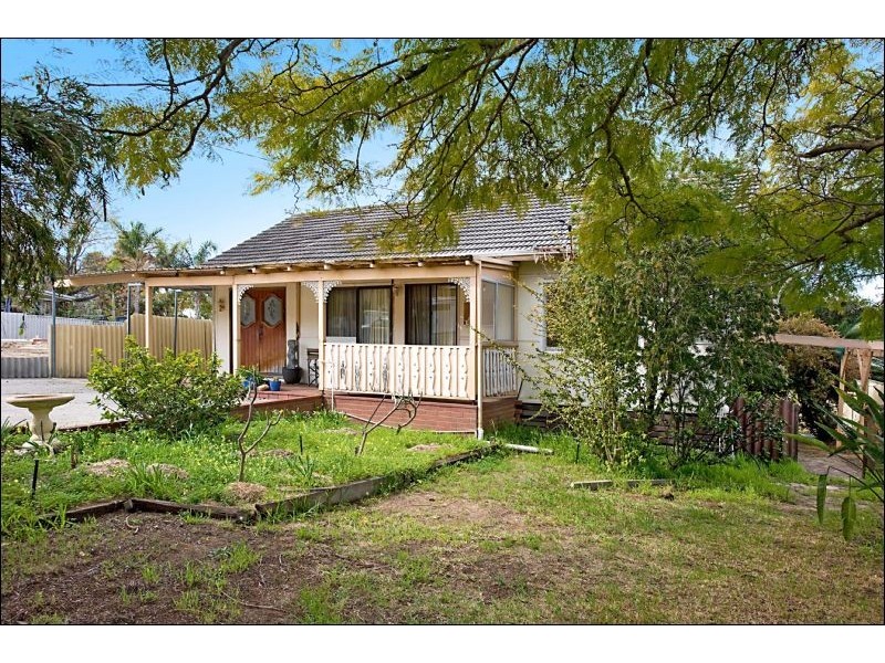 11 Harriott St, Willagee WA 6156
