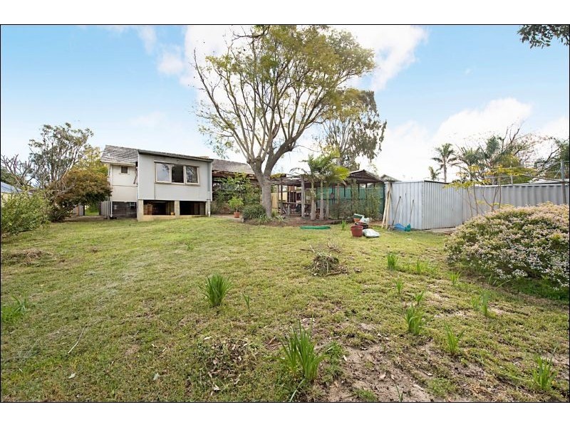 11 Harriott St, Willagee WA 6156