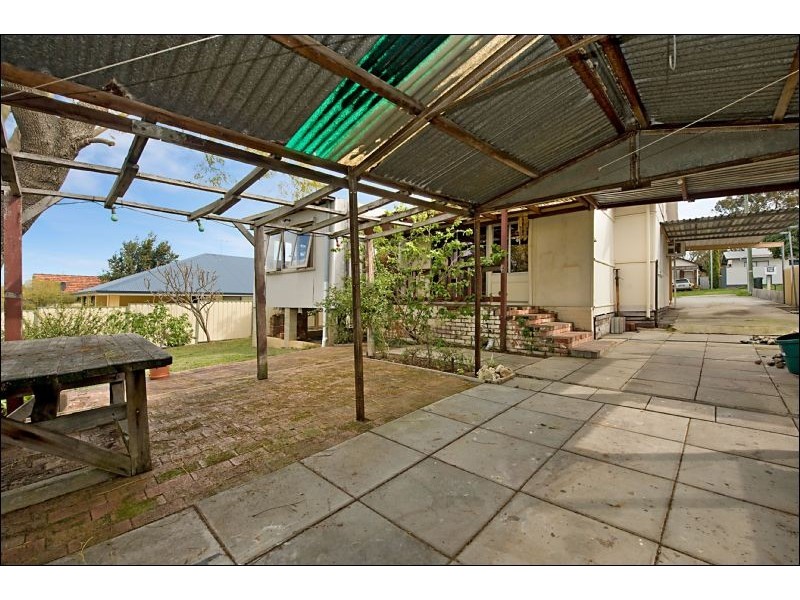 11 Harriott St, Willagee WA 6156