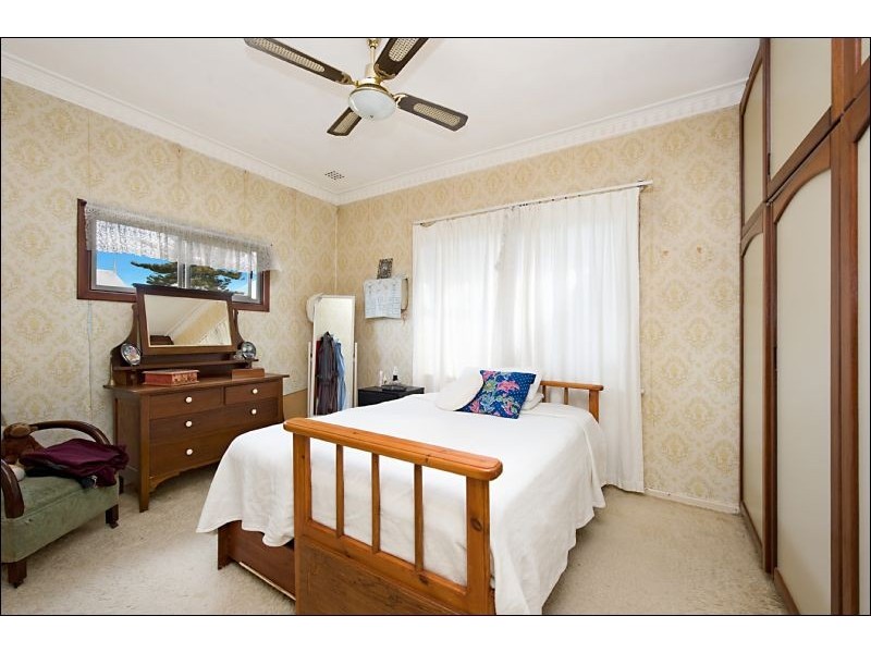 11 Harriott St, Willagee WA 6156