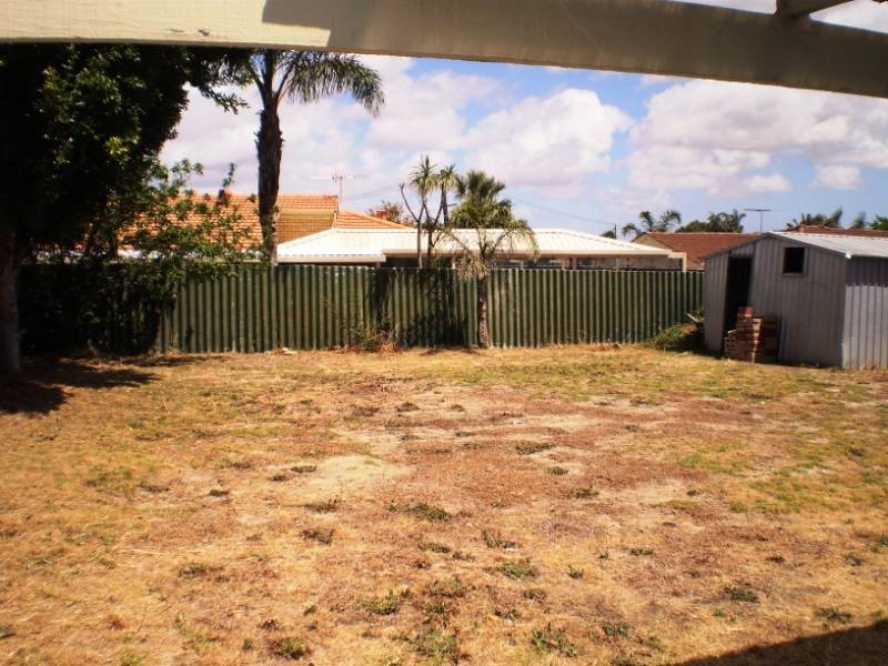 92 Elderberry Dr, South Lake WA 6164