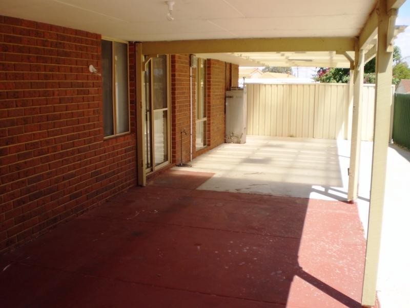 92 Elderberry Dr, South Lake WA 6164