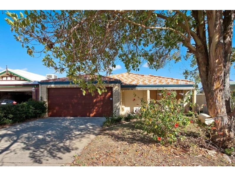 21 Jagoe Loop, Willagee WA 6156