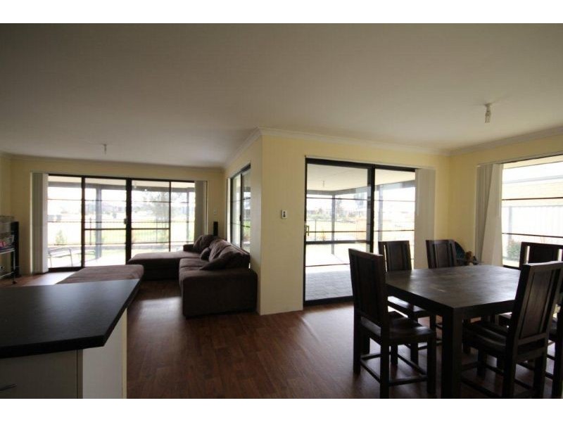 22 Serotina Lane, Aubin Grove WA 6164