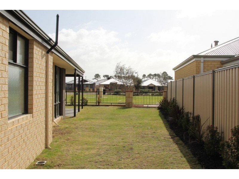 22 Serotina Lane, Aubin Grove WA 6164