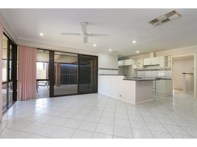 5 Alpin Court, Coolbellup WA 6163