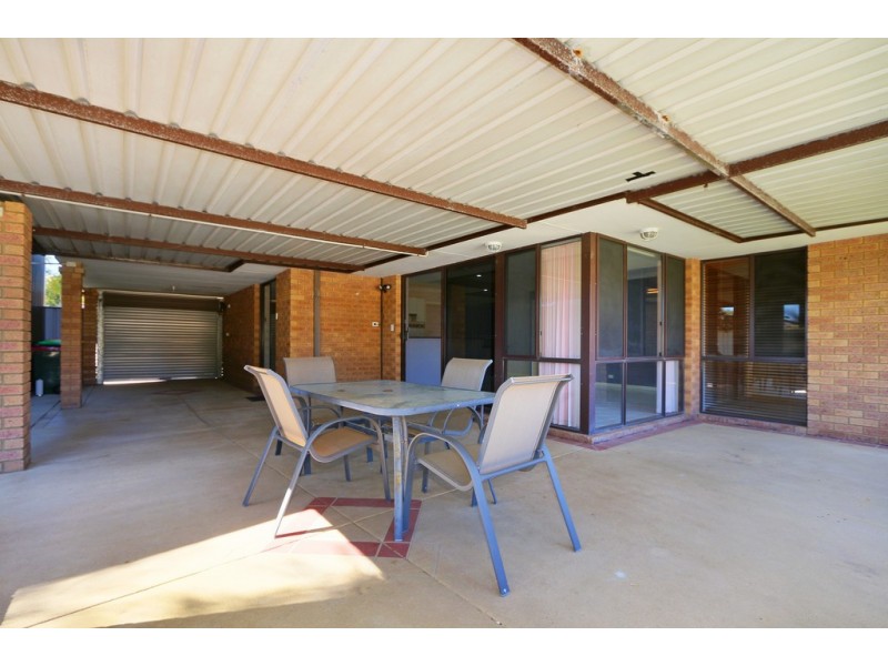 5 Alpin Court, Coolbellup WA 6163