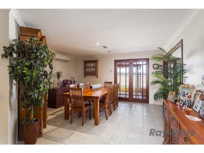 9 Barrington Street, Munster WA 6166