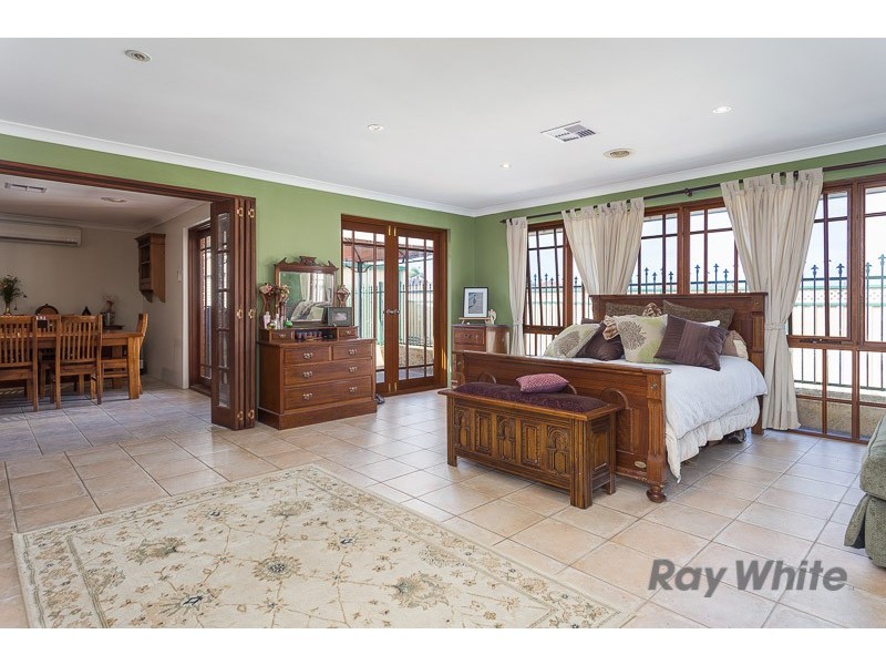 9 Barrington Street, Munster WA 6166