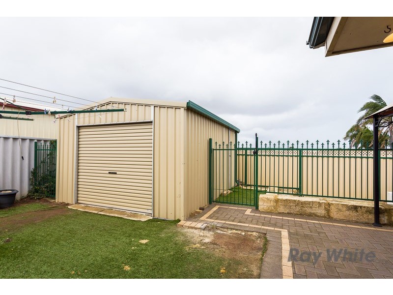 9 Barrington Street, Munster WA 6166