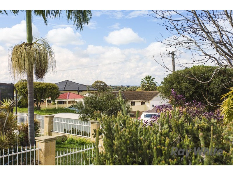 70 Davies Crescent, Kardinya WA 6163