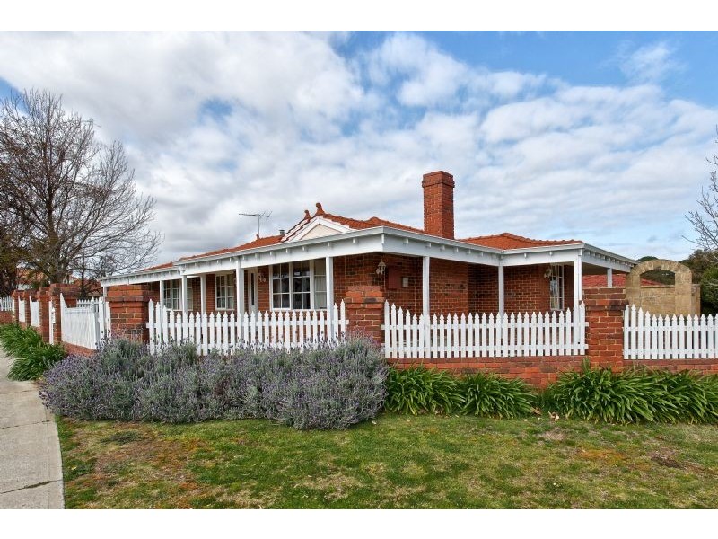 23 Prescott Dr, Kardinya WA 6163