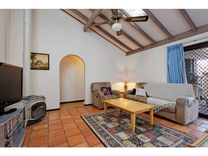 23 Prescott Dr, Kardinya WA 6163