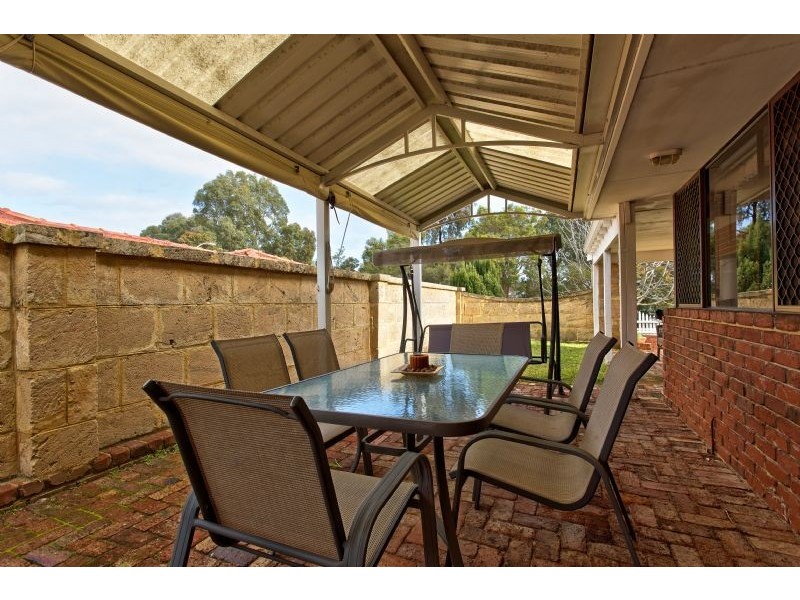 23 Prescott Dr, Kardinya WA 6163