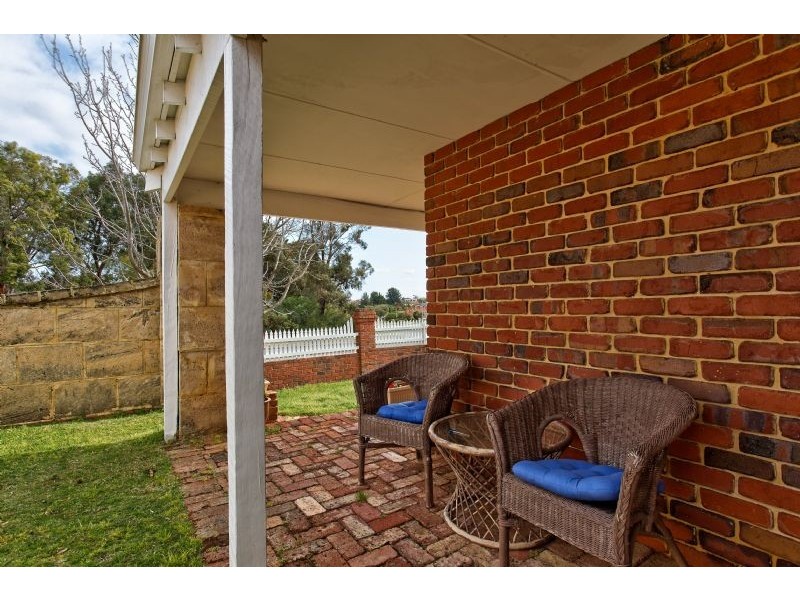 23 Prescott Dr, Kardinya WA 6163