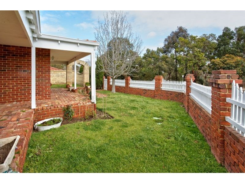 23 Prescott Dr, Kardinya WA 6163