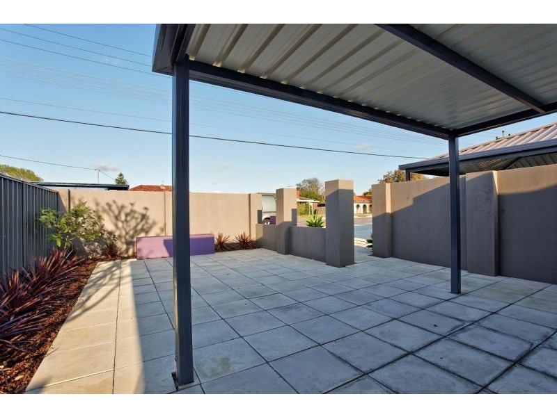 35 Gilbertson Rd, Kardinya WA 6163