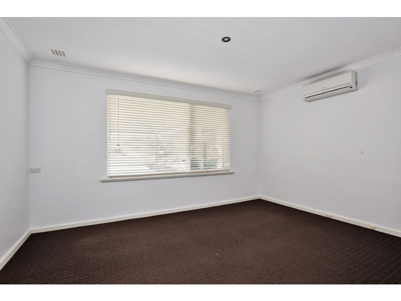 35 Gilbertson Rd, Kardinya WA 6163