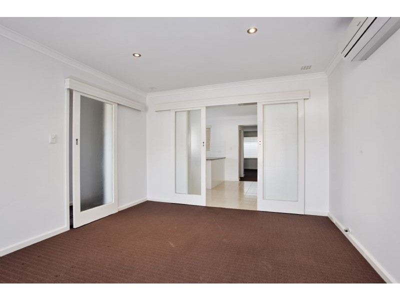 35 Gilbertson Rd, Kardinya WA 6163