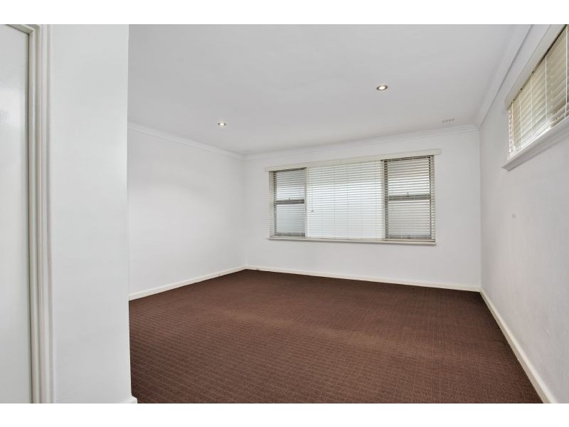 35 Gilbertson Rd, Kardinya WA 6163