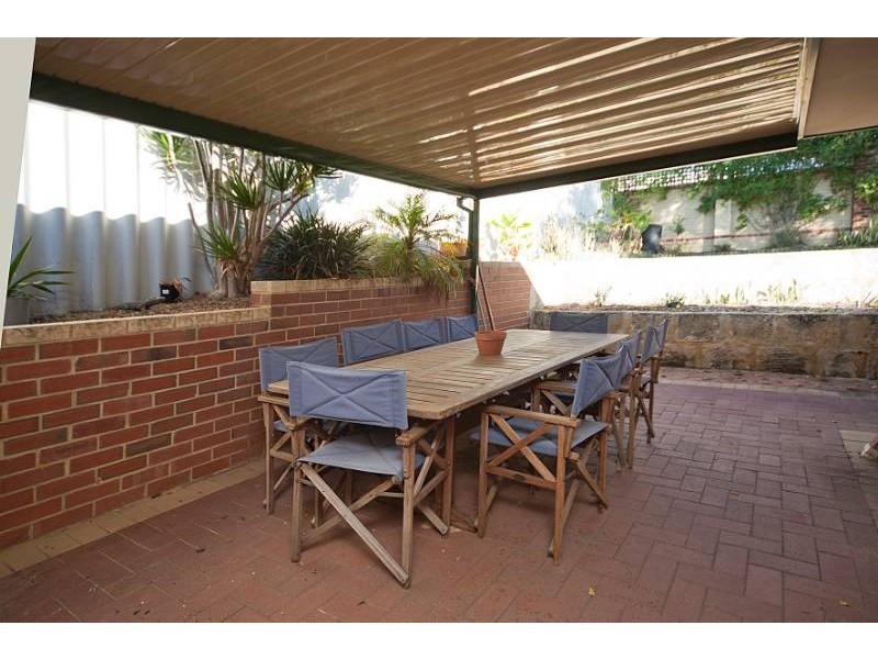 19 Jules Ct, Willagee WA 6156