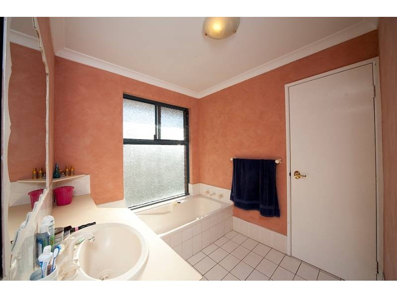 19 Jules Ct, Willagee WA 6156