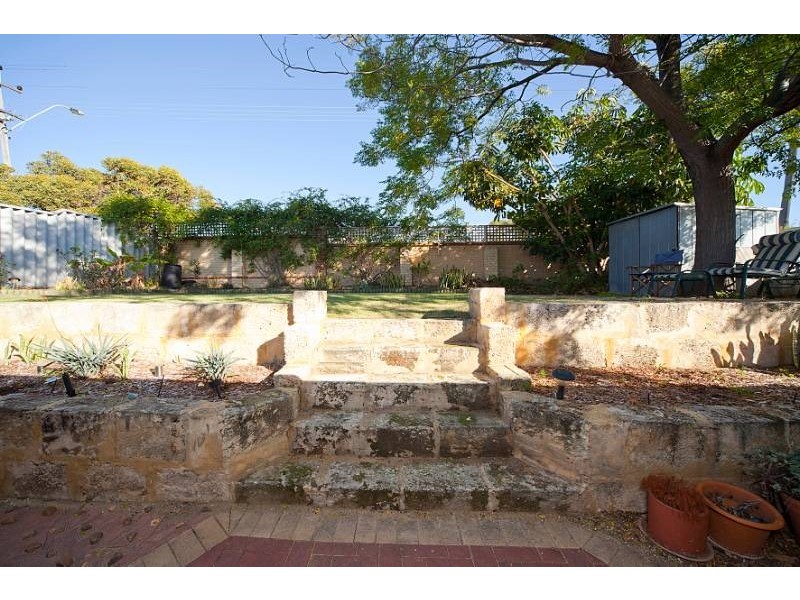 19 Jules Ct, Willagee WA 6156