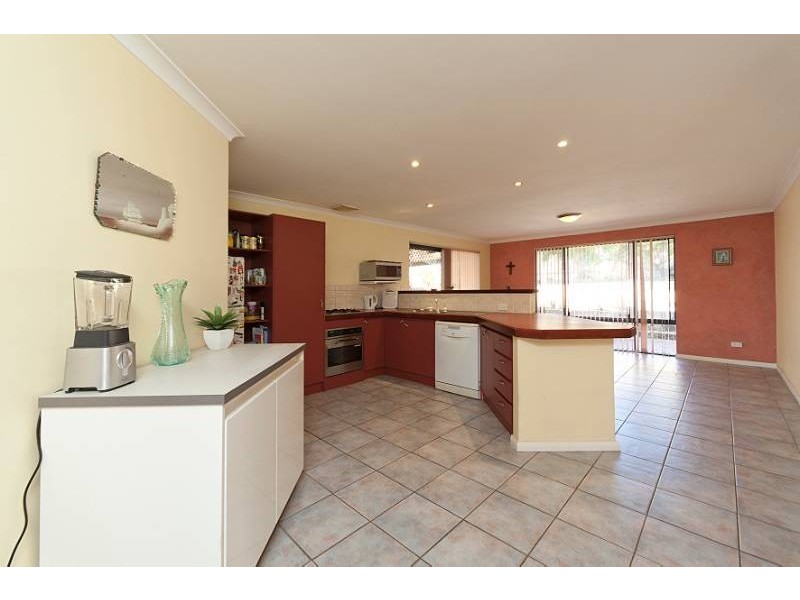 19 Jules Ct, Willagee WA 6156