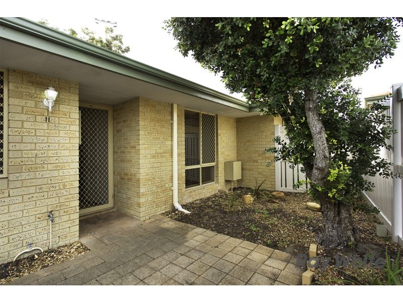 11/35 Winnacott Street, Willagee WA 6156