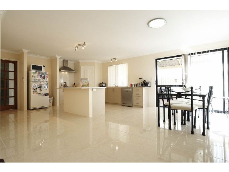 14 Canopus Loop, Hammond Park WA 6164