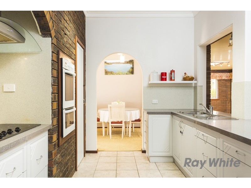 8 McCombe Ave, Samson WA 6163