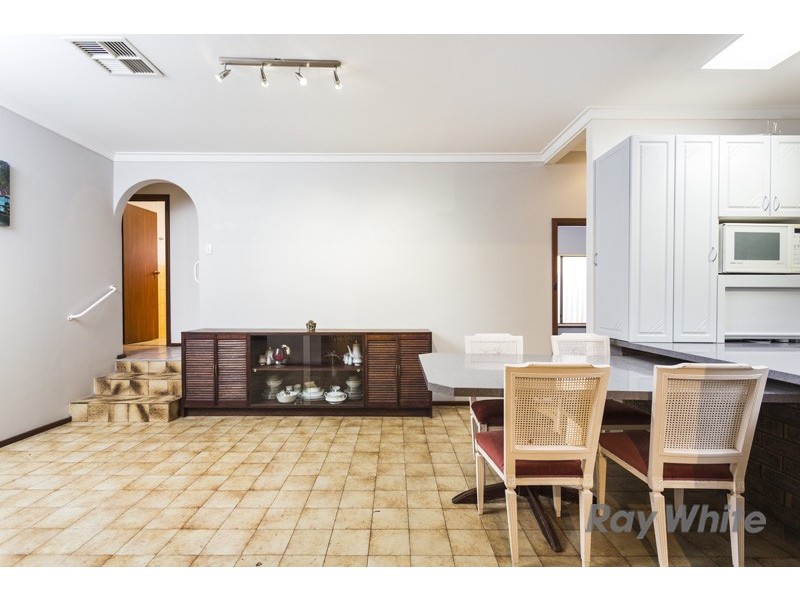 8 McCombe Ave, Samson WA 6163