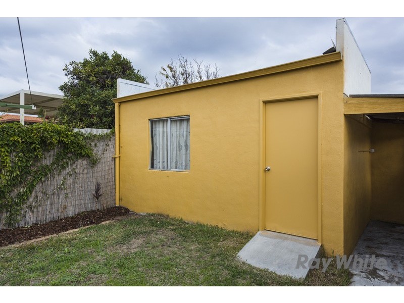 8 McCombe Ave, Samson WA 6163