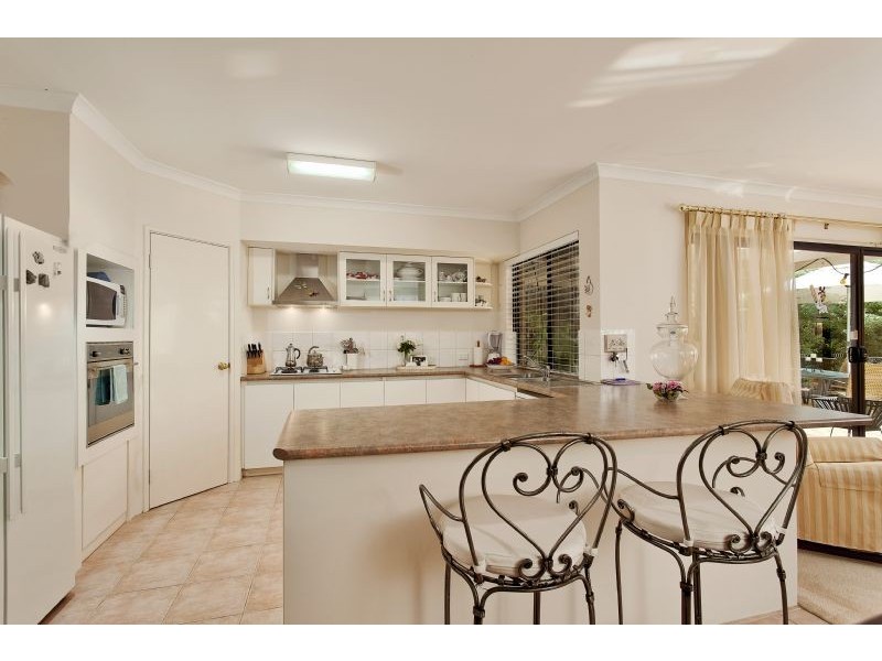 8 Ellis Road, Kardinya WA 6163